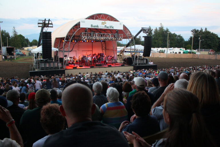 Bank Of The Pacific Northwest Washington Fair Huey Lewis 2 2014.jpg