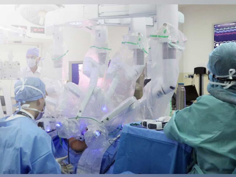 Uae Robotic Kidney Transplant.jpg